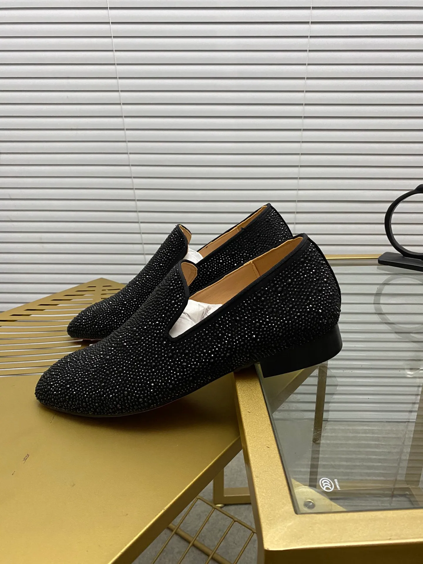 Made to order. Ex-factory price 520. christian louboutin (CL red sole shoes) counter series, casual sneakers for couples 📢 📢 📢 Exclusive hot style release 🎈🎈💪 Movable latex feet 👻 Finished outsole line [Proud] 😝Female 35-40# Male 38#-46, global supply😝 [Top version]: Original imported genuine leather upper, top original leather lining, original molded TPU outsole, original 1:1 detail processing, original shoe last,
